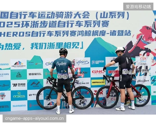 自行车赛史诗级群体摔车震撼全场，惊险转场秒杀一切